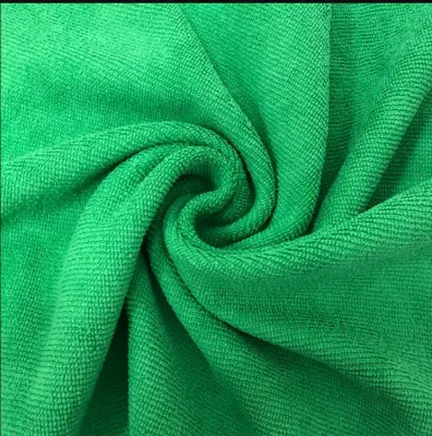 80 % Polyester, 20 % Polyamid, 300 g/m², grüner Mikrofaserstoff für Küchen- und Auto-Reinigungstücher